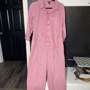 Universal threads Pink jumpsuit sz 6 - super cute and fun wear w/fav sneakers